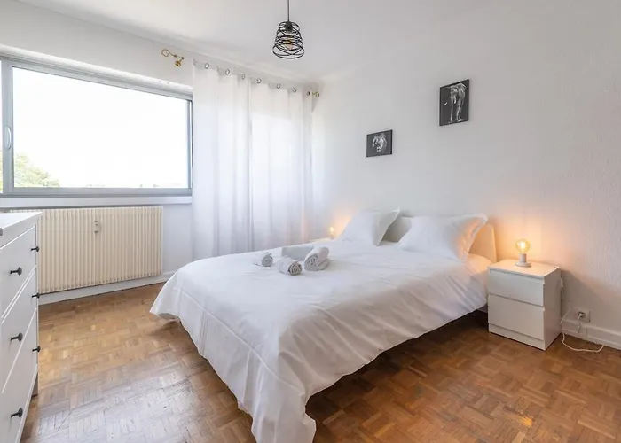 Very Apartment, Center Near Train Station Apartment *